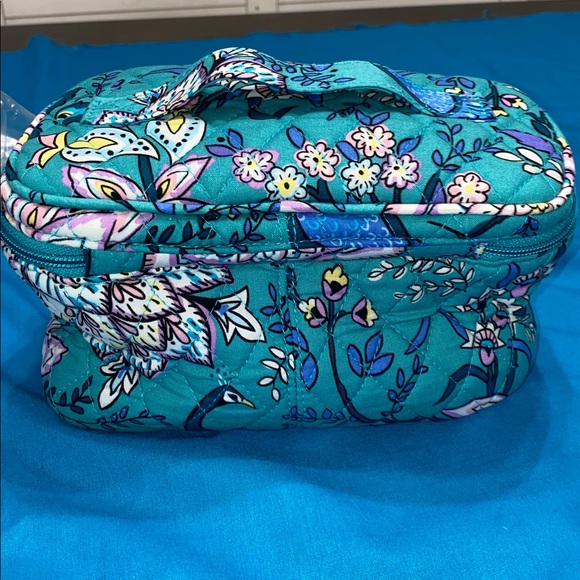 New Vera Bradley Train Case - Picture 3 of 6